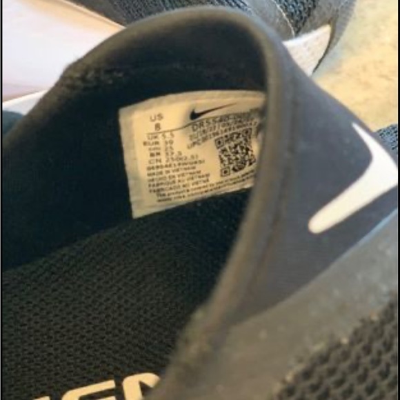 Nike Go FlyEase Size 8 Black and white Like new condition . - Picture 3 of 4